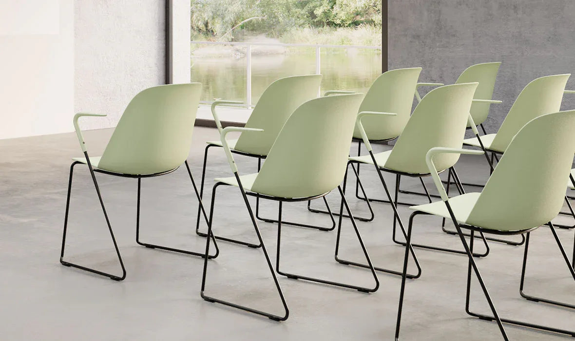 AU-05F - Seating & Co