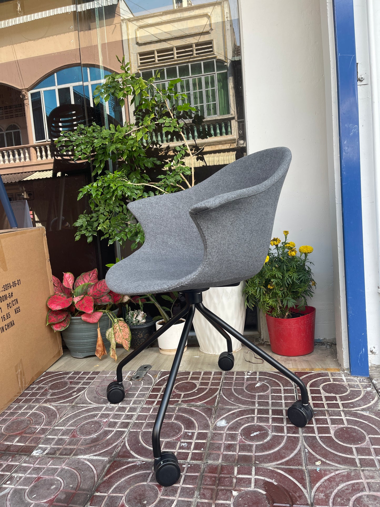 MEET-10S (Upholstered)